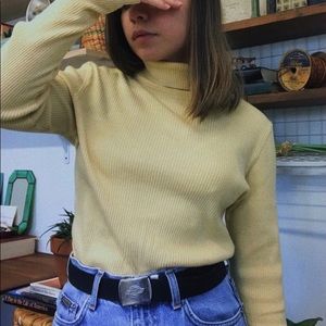 🌻 pale yellow turtleneck 🌻